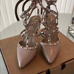 Rockstud Beige Heels